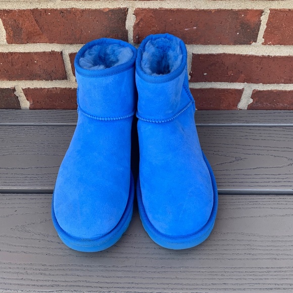 UGG Classic Mini Shearling Lined Boots - Picture 2 of 11